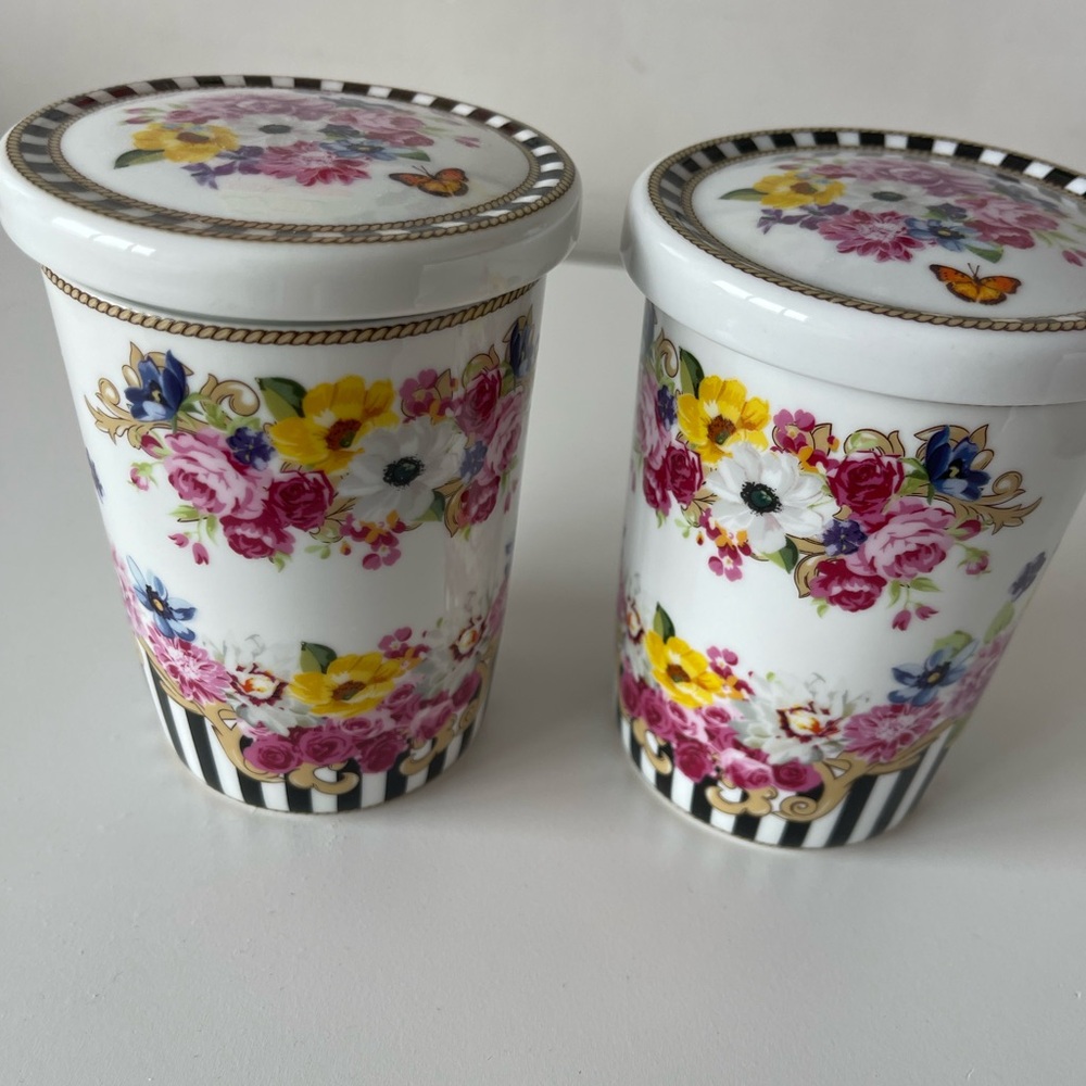 Dora Papis for Easy Life- set of two mugs with tea strainer and lid